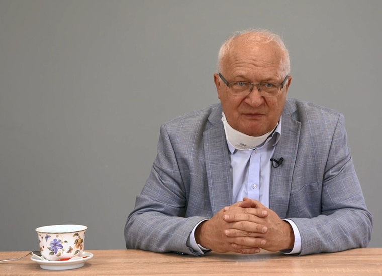 Dermatolodzy pytają, prof. Krzysztof Simon odpowiada. Cz. 2. Testy i szczepienia.