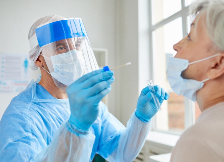 Pacjent geriatryczny – testy SARS-CoV-2